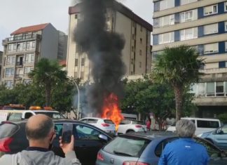 Arde un turismo mentres circulaba pola avenida do Malecón