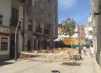 Continúa en estado grave o home de Vilagarcía ferido na cabeza pola caída dunha lousa dun edificio Continúa en estado grave o home de Vilagarcía ferido na cabeza pola caída dunha lousa dun edificio