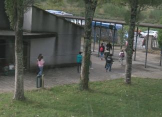 Os alumnos de secundaria volveron esta mañá ás aulas nun curso condicionado pola covid