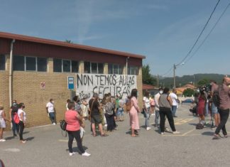O curso comeza en Mosteiro entre protestas, só con dous alumnos e con moita incertidume