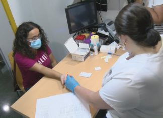 Os positivos baixan dos 170 aos 153 no Salnés con diminucións en case todos os concellos