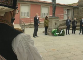 A Pobra celebrou este mediodía a tradicional ofrenda cívica en homenaxe a Valle Inclán