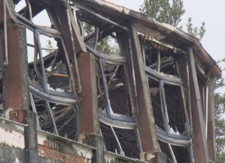 Un incendio destruíu por completo o restaurante Miramar Praia de Boiro