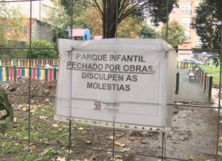 O executivo noiés executa as obras da cuberta no parque infantil de Labarta