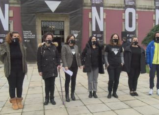 Sete mulleres leen o manifesto de Vilagarcía para mostrar a violencia de xénero en todos os ámbitos Sete mulleres leen o manifesto de Vilagarcía para mostrar a violencia de xénero en todos os ámbitos