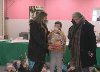 A Pobra entrega cestas de Nadal ós gañadores do concurso de decoración navideña