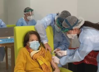 A área sanitaria Pontevedra-O Salnés comeza administrar as vacinas fronte a covid en Vilagarcía A área sanitaria Pontevedra o Salnés comeza administrar as vacinas fronte a covid en Vilagarcía