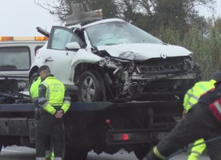 Cinco persoas resultaron feridas nun forte accidente na vía rápida do Salnés Cinco persoas resultaron feridas nun forte accidente na vía rápida do Salnés