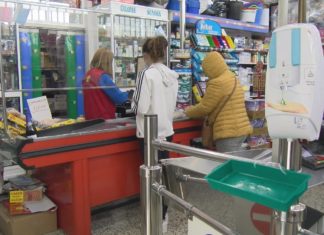 As vendas caen nas tendas de alimentación a pesar de manter o horario de peche As vendas caen nas tendas de alimentación a pesar de manter o horario de peche