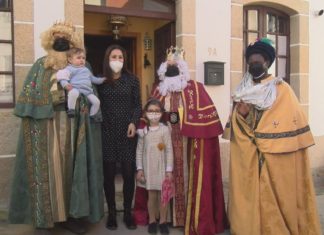 Os Reis Magos agasallan porta por porta a cada neno e nena de Vilanova Os Reis Magos agasallan porta por porta a cada neno e nena de Vilanova