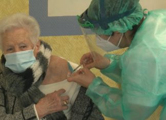 Os ambulatorios do Salnés comezan a vacinación dos maiores de 80 anos con 100 pacientes por día Os ambulatorios do Salnés comezan a vacinación dos maiores de 80 anos con 100 pacientes por día