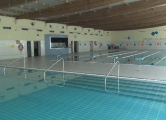 Recollen sinaturas para que reabra a piscina de Vilagarcía para persoas que fan rehabilitación