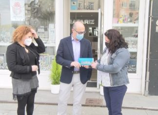 Gaña o premio de 600 euros de Zona Aberta por mercar uns pendentes que devoraron os seus cans Gaña o premio de 600 euros de Zona Aberta por mercar uns pendentes que devoraron os seus cans