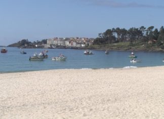 Máis de vinte barcos protestan diante de Silgar contra o novo regulamento da Unión Europea Máis de vinte barcos protestan diante de Silgar contra o novo regulamento da Unión Europea