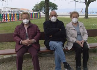 Tres trixemelgos de Vilaxoán de 83 anos, unidos para vacinarse fronte á covid Tres trixemelgos de Vilaxoán de 83 anos unidos para vacinarse fronte á covid