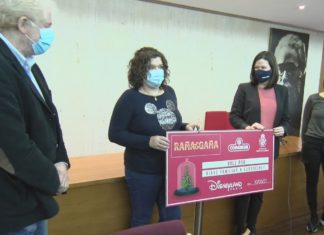 María de los Ángeles Davila gaña a viaxe a Eurodisney da campaña ‘Rasca e Gaña’ da Pobra