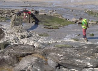 A praia da Carabuxeira recuperará 10 mil metros cúbicos de area antes do verán A praia da Carabuxeira recuperará 10 mil metros cúbicos de area antes do verán