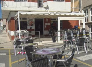 Apoio masivo a un bar da Illa criticado na internet por unha cliente á que lle pediron que cumprise coas normas