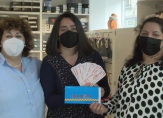 María Costureiro estrea apertura repartindo os 600 euros do sorteo do Día da Nai de Zona Aberta María Costureiro estrea a apertura repartindo os 600 euros do sorteo do Día da Nai de Zona Aberta