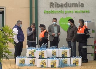 Os usuarios da residencia de Ribadumia fan 300 trampas contra a avespa velutina