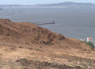 Os veciños de Guillán protestan por unha nova riada provocada polas obras ilegais do desmonte dun terreo Os veciños de Guillán protestan por unha nova riada provocada polas obras ilegais do desmonte dun terreo