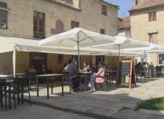 O comercio e hostalería de Cambados tentan recuperar o pulso tralo peche perimetral
