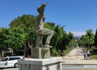 A Pobra espertou hoxe fóra do peche perimetral no que se mantivo nas últimas semanas