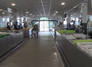 As prazas de abastos notan as restricións de San Xoán coa baixada dos prezos e das vendas da sardiña As prazas de abastos notan as restricións de San Xoán coa baixada dos prezos e das vendas da sardiña