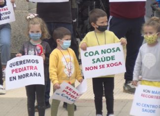 Concentración en Moraña esixindo o regreso do servizo de pediatría á localidade