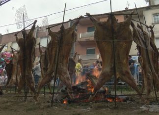 Moraña repite o formato ‘para levar’ na súa Festa do Carneiro ao Espeto