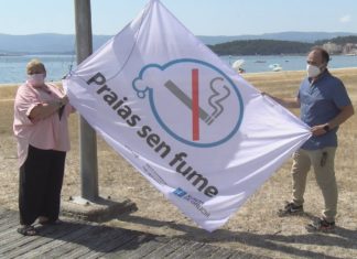A praia da Compostela ondea a bandeira que a identifica como un espazo libre de tabaco A praia da Compostela ondea a bandeira que a identifica como un espazo libre de tabaco