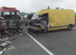 Unha muller falecida e un home ferido grave nun brutal accidente na vía rápida do Salnés