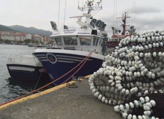 Porto do Son segue chorando a morte dos dous mariñeiros do ‘Sempre Güeto’