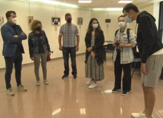 Amicos estrea unha exposición do Camiño realizada con materias reciclados