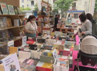 Catorce librarías de Pontevedra bótanse á rúa na Festa dos Libros