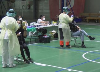 Fexdega convértese nun complexo sanitario improvisado con máis de mil vacinacións diarias e un cribado aos mozos de 20 a 29 anos Fexdega convértese nun complexo sanitario improvisado con máis de mil vacinacións diarias e un cribado aos mozos de 20 a 29 anos