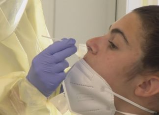 Sanidade limita a dez persoas os grupos nas terrazas e xeraliza a PCR ou o certificado de vacinación no ocio nocturno