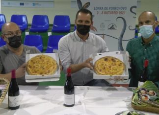 Portonovo recupera a Festa da Empana con 16 elaboracións típicas de diferentes vilas de toda a costa galega Portonovo recupera a Festa da Empana con 16 elaboracións típicas de diferentes vilas de toda a costa galega