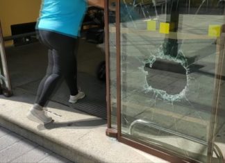 Pillado ‘in fraganti’ mentres intentaba roubar nun comercio da rúa Cristóbal Colón