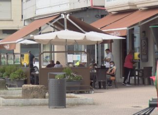 Os hostaleiros consideran que o protocolo da Xunta chega tarde e que ‘pouco lles teñen que ensinar’ Os hostaleiros consideran que o protocolo da Xunta chega tarde e que 'pouco lles teñen que ensinar'