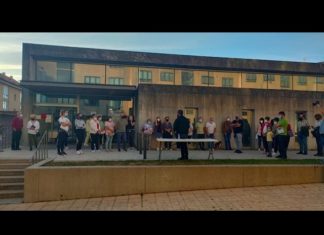 Rianxo volve a saír á rúa pola falla de persoal no centro de saúde
