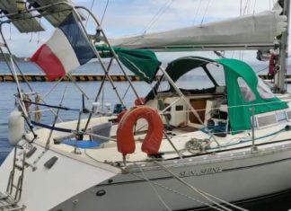 Remolcado ó Náutico de Ribeira un veleiro francés que sufriu un ataque de candorcas