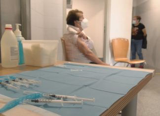 O Sergas habilita 15 puntos para administrar simultaneamente a terceira dose fronte a covid 19 e a vacina da gripe O Sergas habilita 15 puntos para administrar simultaneamente a terceira dose fronte a covid 19 e a vacina da gripe