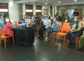Cambados busca redeiras, unha profesión ‘en perigo de extinción’