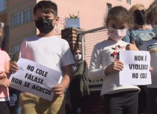 A comunidade educativa do CEIP Rosalía de Castro do Grove concéntrase contra a violencia nas aulas A comunidade educativa do CEIP Rosalía de Castro do Grove concéntrase contra a violencia nas aulas