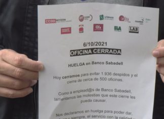 Os traballadores do Sabadell maniféstanse diante das oficinas bancarias en contra do Ere Os traballadores do Sabadell maniféstanse diante das oficinas bancarias en contra do Ere