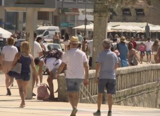 Sanxenxo colga o cartel de ‘completo’ nesta ponte do Pilar