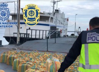 Incautan 5,2 toneladas de cocaína nun veleiro e deteñen un vilagarcián como un dos líderes da rede de narcotráfico