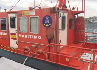Remolcan a porto a un pesqueiro con base en Portosín que quedou á deriva