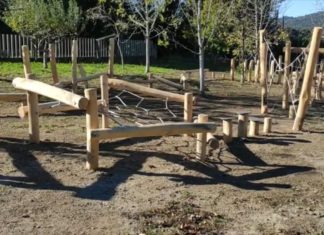 Rianxo executa un plan de actuación de mellora das áreas infantís
